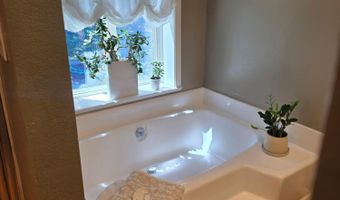 1000 Ivy Ln, Ashland, OR 97520
