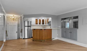 553 Bellevue Ave 14, Newport, RI 02840