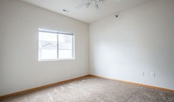 907 7th Ave SE 1, Altoona, IA 50009
