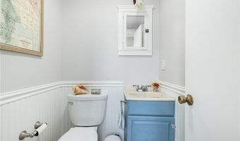 10 Eustis Ave, Newport, RI 02840