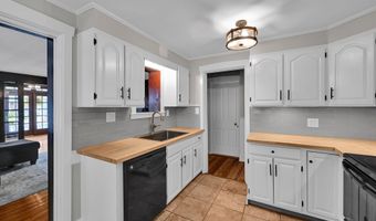 33 S 11TH St, Akron, PA 17501