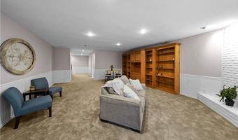 312 Wood Ridge Dr, Aurora, OH 44202