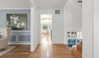 3808 WINTERSET Dr, Annandale, VA 22003