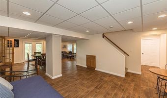 733 Castle Ridge Dr, Ballwin, MO 63021