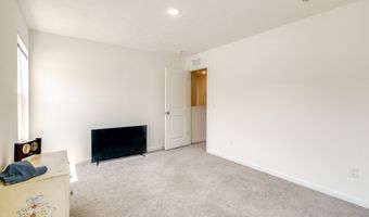 677 Crossings Ln, Akron, OH 44320
