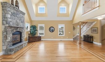 71 Norton Ave, Cranston, RI 02920