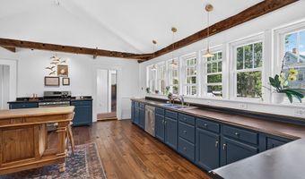 105 South St, Barre, MA 01005