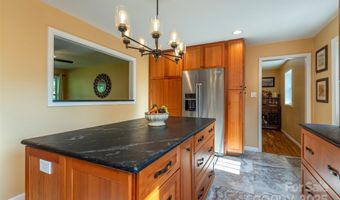 39 N Pershing Rd, Asheville, NC 28805