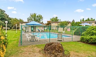 2727 GATEWAY St 24, Springfield, OR 97477