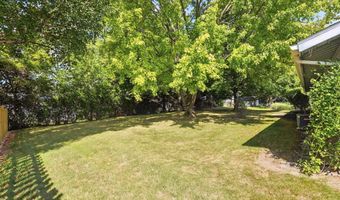 405 Hilltop Dr, Angola, IN 46703