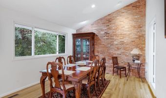 8901 CHARRED OAK Dr, Bethesda, MD 20817