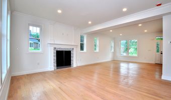 81 Club Dr, Berlin, CT 06037