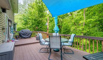 493 Edgeworthe Dr SE, Ada, MI 49301