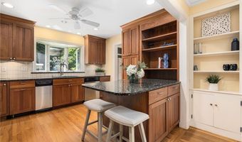 75 Markwood Dr, Barrington, RI 02806