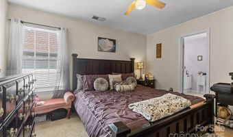 7123 Wandering Creek Dr, Charlotte, NC 28216