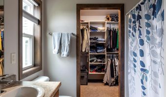 W5724 JOCHMANN Drive, Appleton, WI 54915