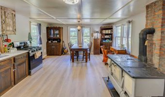 28 Miles Rd, Benton, NH 03785