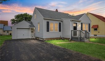 89 Center St, Evans, NY 14006