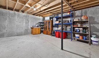625 Mcgrath Pond Rd, Belgrade, ME 04917