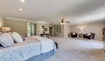 1515 Dietrich Glen Dr, Ballwin, MO 63021