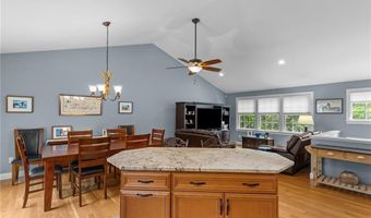 76 Lakehurst Dr, Coventry, RI 02816