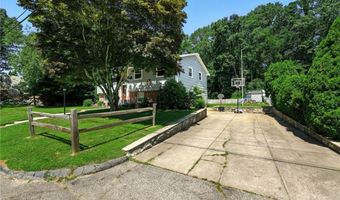 9 Heritage Cir, Johnston, RI 02919