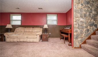 2211 Penny Ln, Austintown, OH 44515
