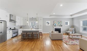 46 Somerset Cir, North Kingstown, RI 02852