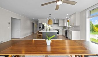 96 Roger Williams Dr, North Kingstown, RI 02852