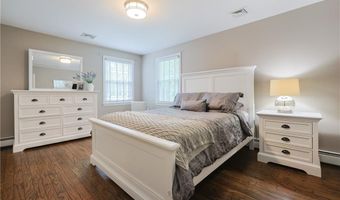 215 Adirondack Dr, East Greenwich, RI 02818