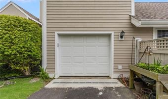 213 Corey Ln 213, Middletown, RI 02842