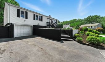 82 Barton Ave, Warwick, RI 02889