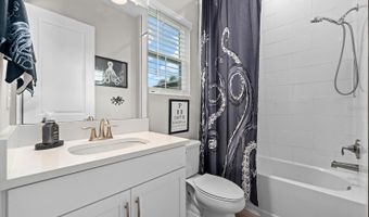 7631 PARADISO Dr, Apollo Beach, FL 33572