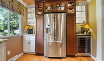 690 Garnette Rd, Akron, OH 44313