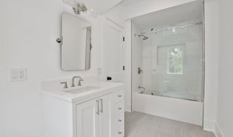 8 Fado Ln, Cos Cob, CT 06807