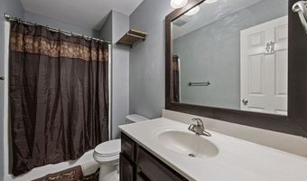1050 Twilight Dr, North Liberty, IA 52317