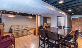 1915 Fox Pointe Dr, Arnold, MO 63010