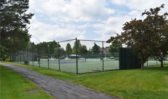 10 Southcreek Ct B, Amherst, NY 14051