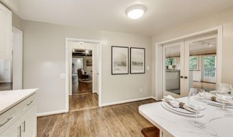 8806 FOX HILLS Trl, Potomac, MD 20854