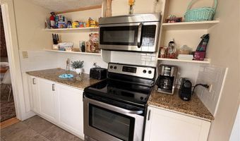 25 Marsh St, Newport, RI 02840