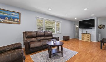 66 Loftus Cir, Bridgeport, CT 06606