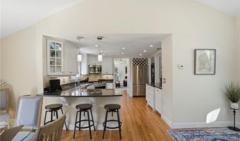 34 Brooks Farm Dr, Bristol, RI 02809