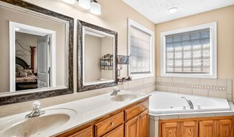 1100 Chicory Ln, Aurora, MO 65605