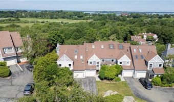 15 Hammersmith Rd #14, Newport, RI 02840