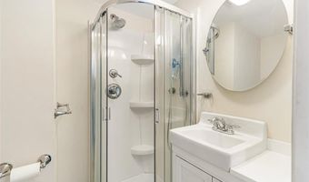 6 MacAlder St, Narragansett, RI 02882
