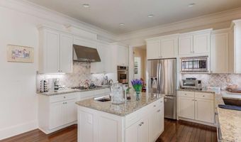 10853 Enclave Ln, Alpharetta, GA 30022