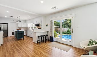 6916 PACIFIC Ln, Annandale, VA 22003