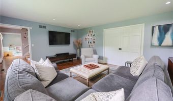 215 Adirondack Dr, East Greenwich, RI 02818