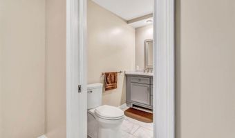 123 Mount Hope Ave, Bangor, ME 04401