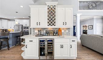 560 Club Dr, Aurora, OH 44202